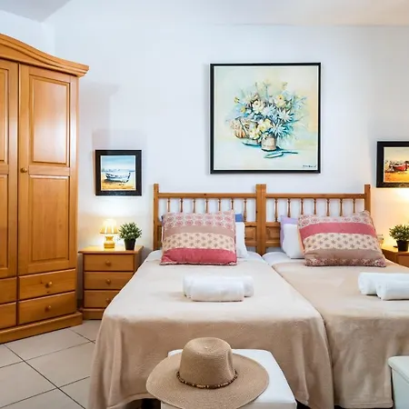 아파트 Great 'san Marino' Terrace And Pool 로스크리스티아노스