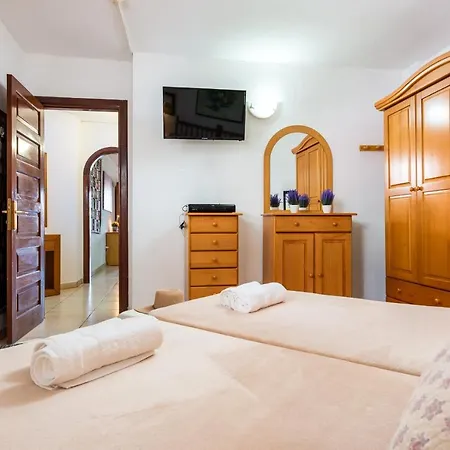 Great 'san Marino' Terrace And Pool Appartement *